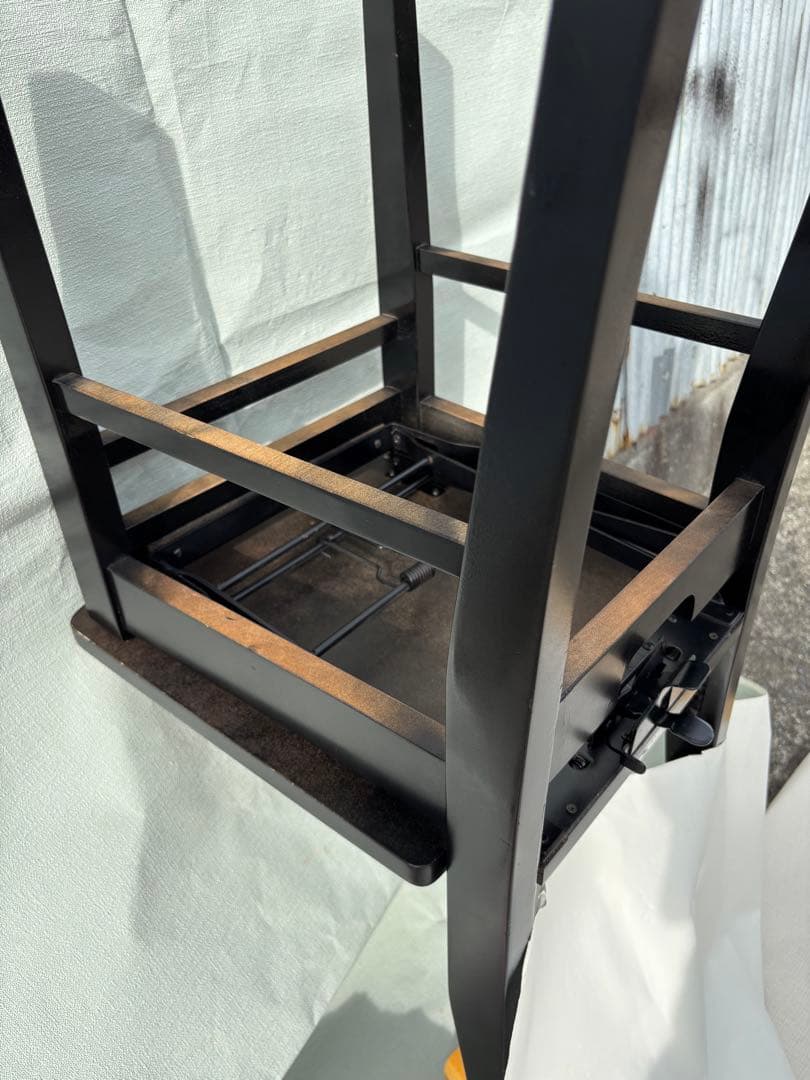 美品　背もたれ付ピアノ椅子　足部フェルト付　座面新品