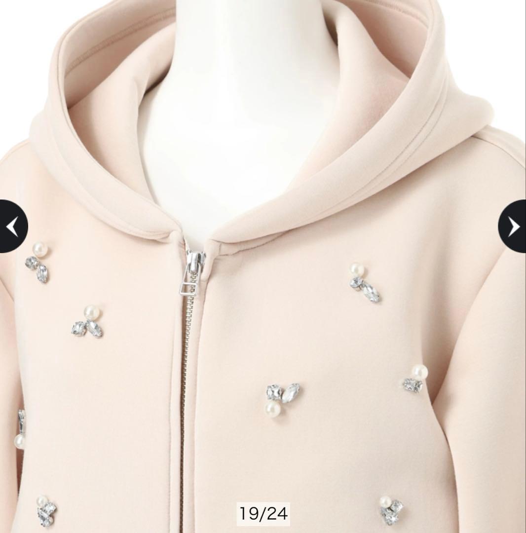 YUKI　アプワイザーリッシェ　キラキラビジューパーカー　ピンクベージュ