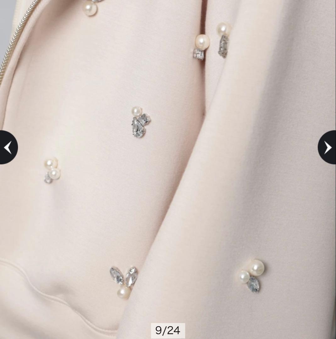 YUKI　アプワイザーリッシェ　キラキラビジューパーカー　ピンクベージュ