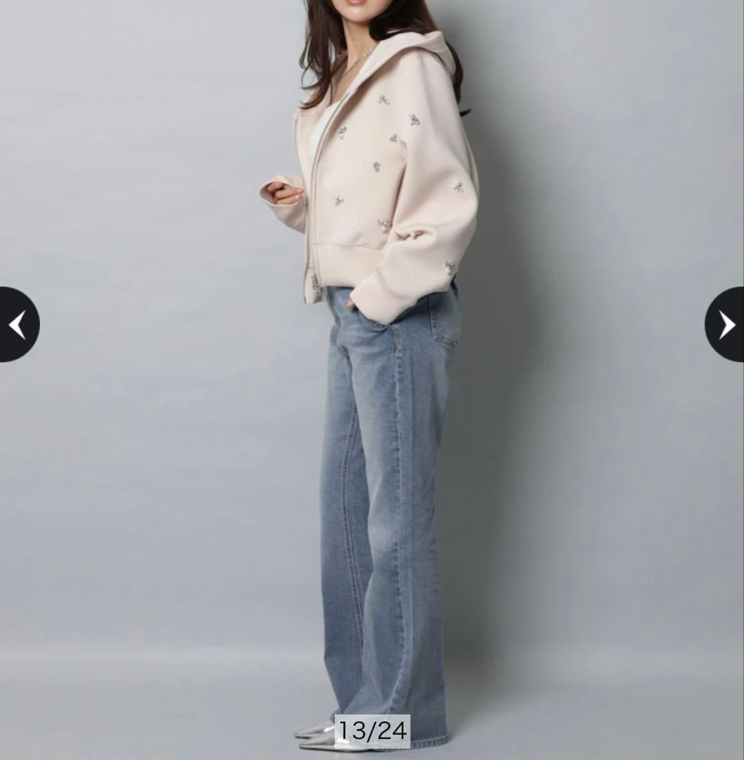 YUKI　アプワイザーリッシェ　キラキラビジューパーカー　ピンクベージュ