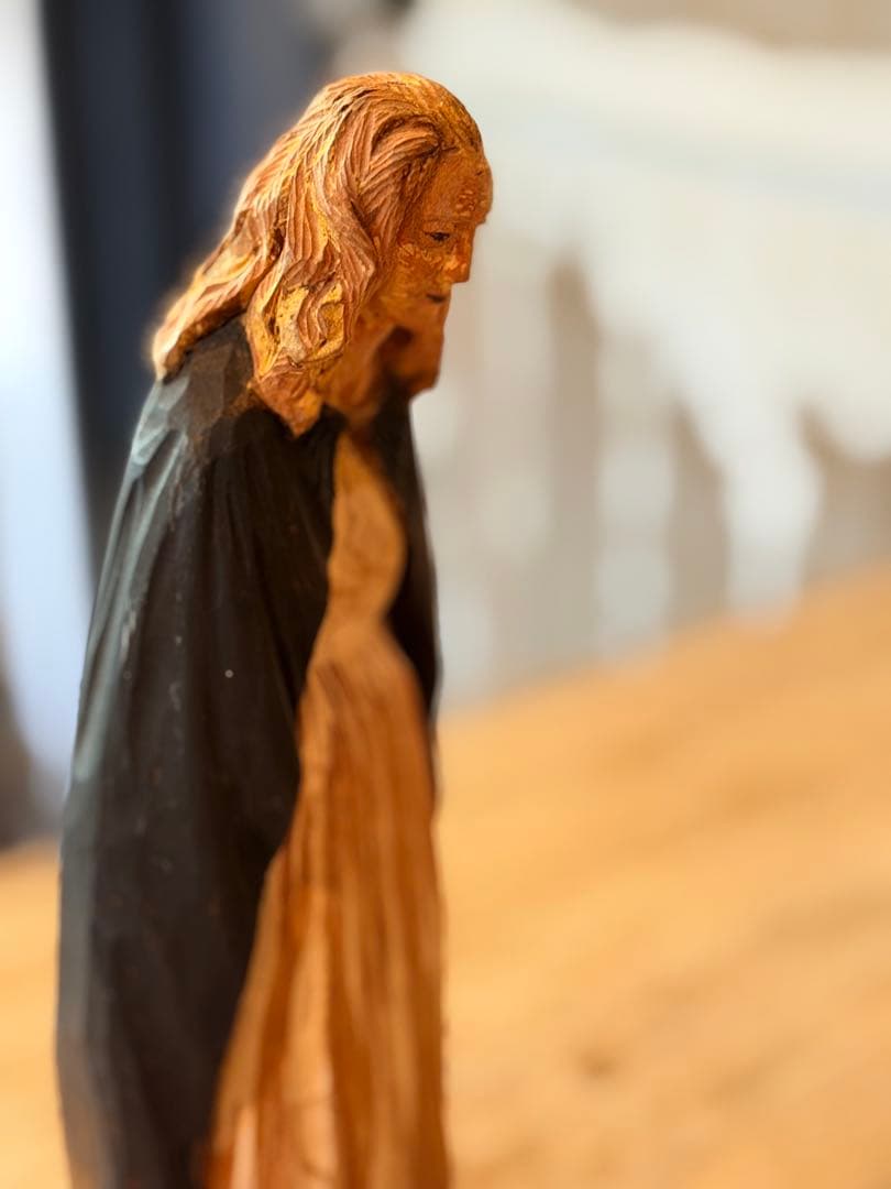 前川秀樹　2009年　像刻　女性マント像