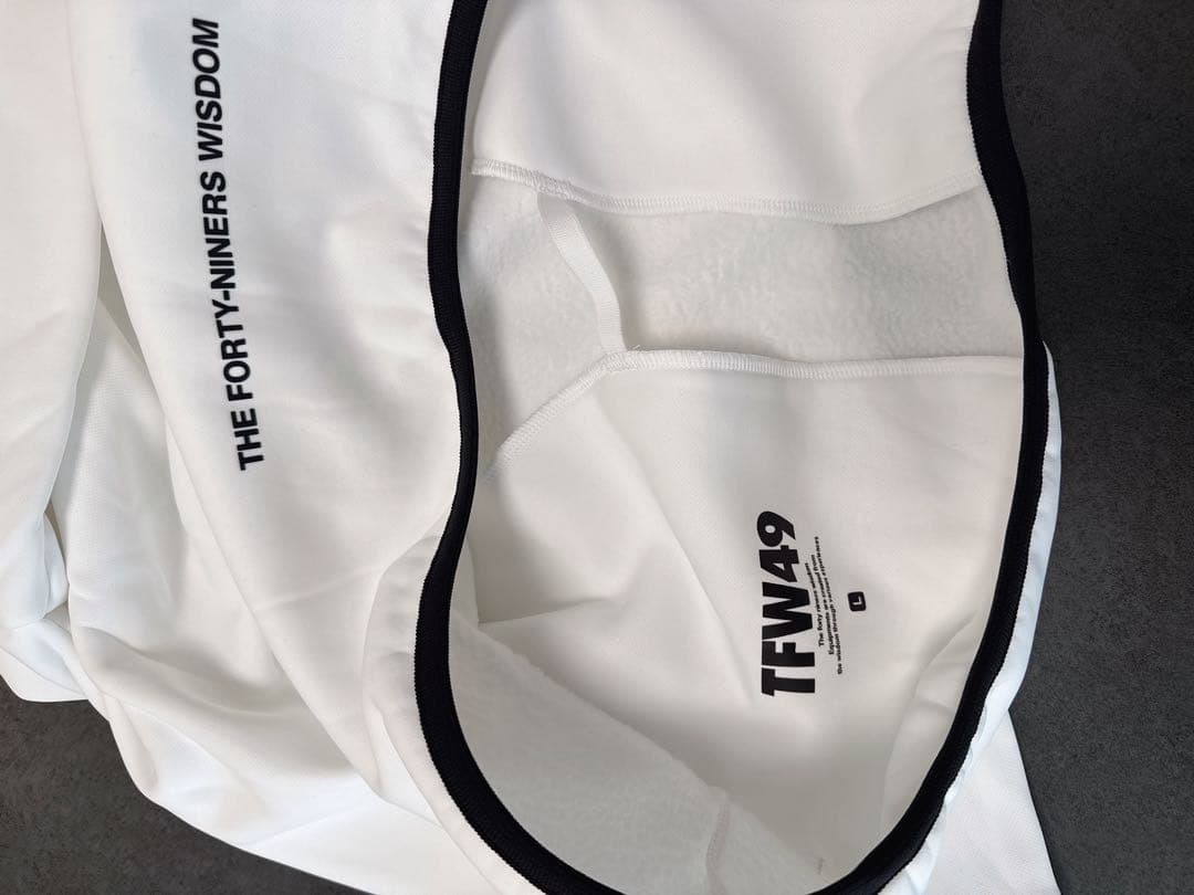 TFW49 フード付きホワイトセーター