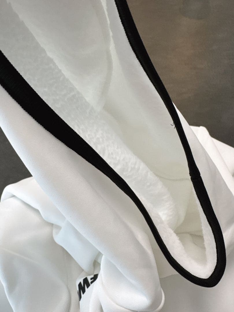 TFW49 フード付きホワイトセーター