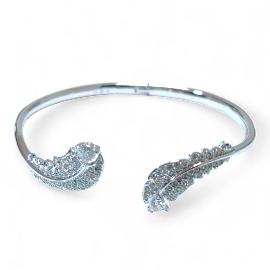 スワロフスキー Swarovski Nice フェザーバングル ブレスレット M