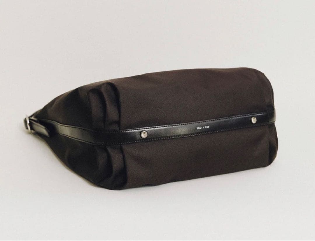 TOUT Y EST SAC CANOT TOILE ショルダーバッグ ブラウン