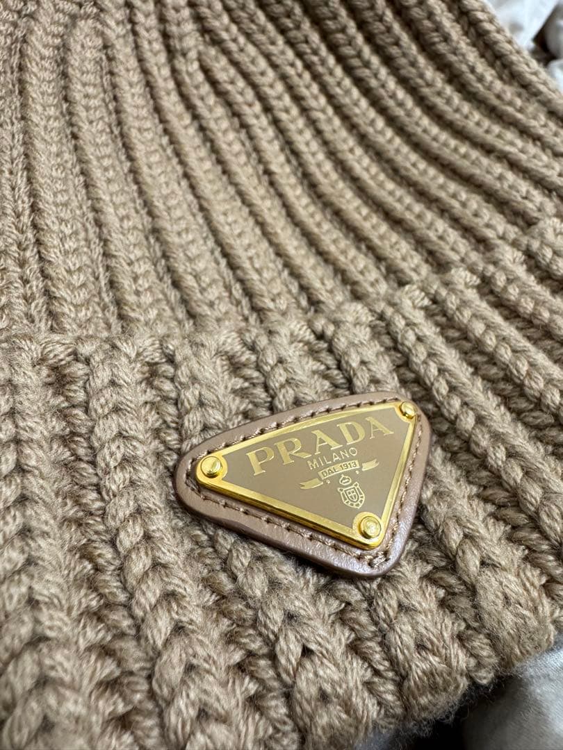 最終値下げ‼︎ PRADA プラダ　ニット帽　ゴールド金具