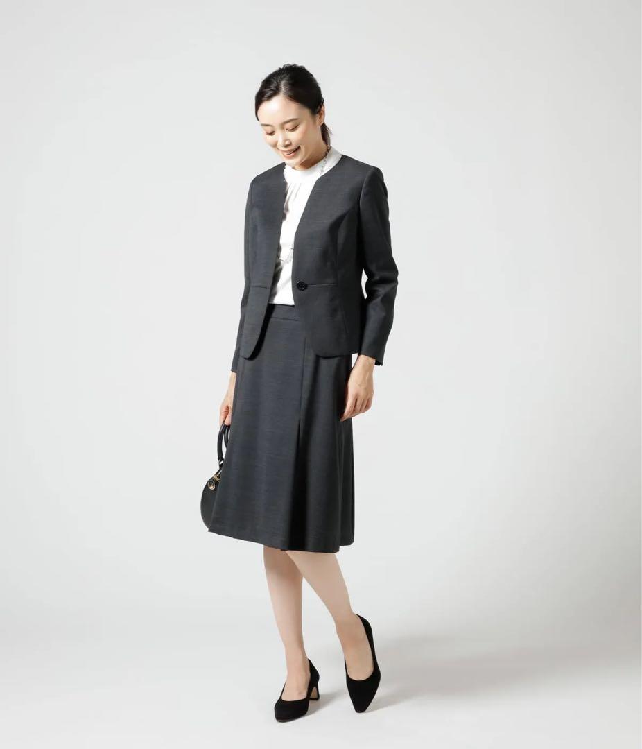 NEWYORKER 2024年モデル チャコール ノーカラージャケット スカート