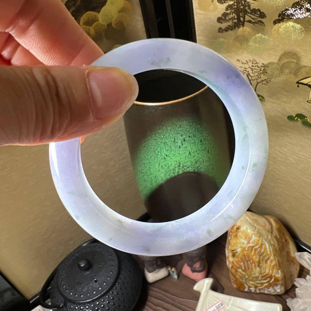 本翡翠、レアラベンダー緑花柄バングル　〜56