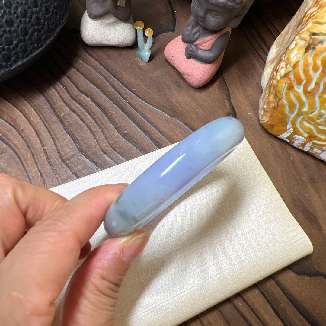 本翡翠、レアラベンダー緑花柄バングル　〜56