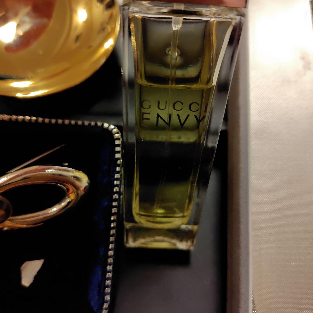 り*の様 【遺品整理・生前整理】グッチ　香水　金杯　ネックレス　ブローチ　バック