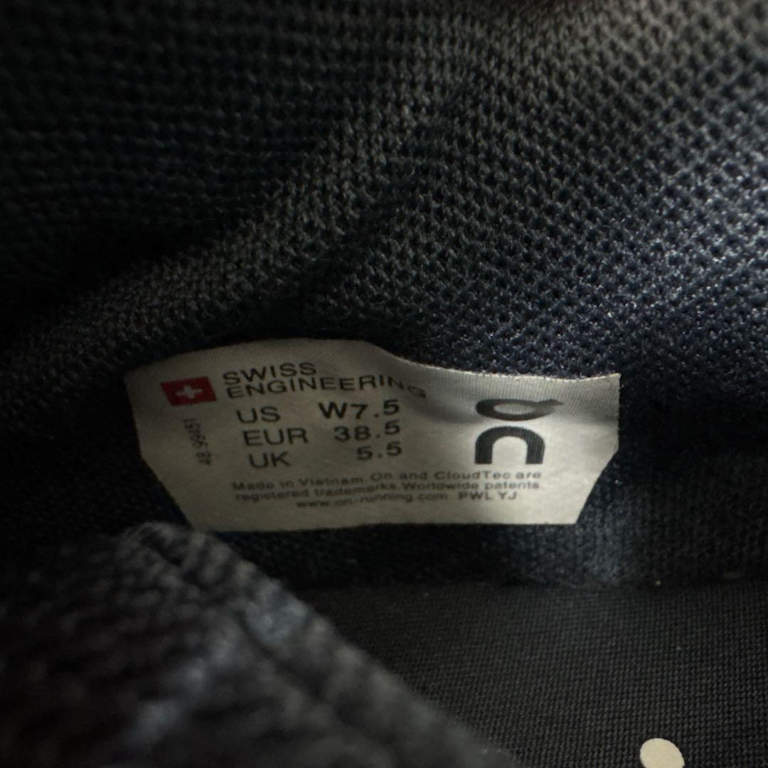 on スニーカー ホワイト/ネイビー