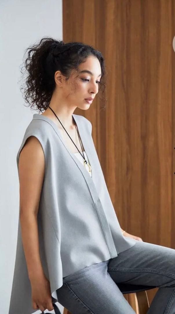 オアーノ　ニットジレ　グレーM新品未使用　OWAUNO 2025