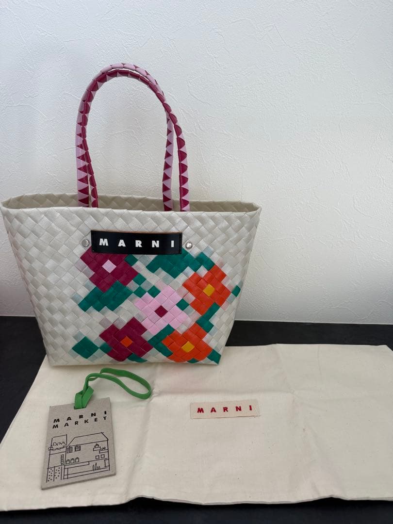 マルニ　マーケット　バスケット　ホワイトカゴバッグ
