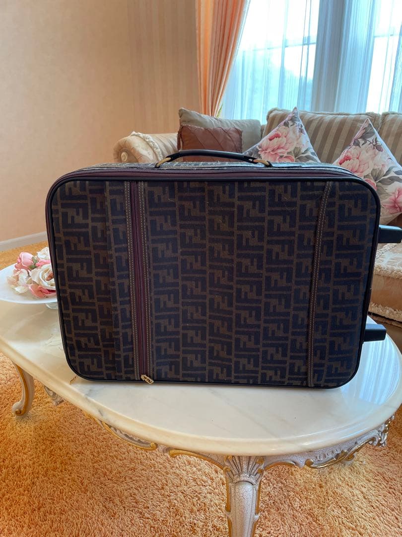 希少❣️FENDIフェンディズッカ柄‼️2輪キャリーケース❣️極美品‼️スタイリッシュ