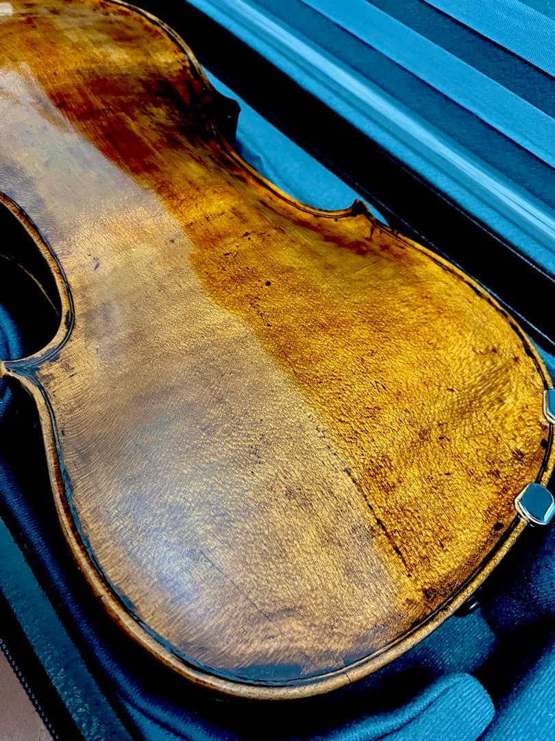 シルバートーン　オールドバイオリンです。4/4サイズ。