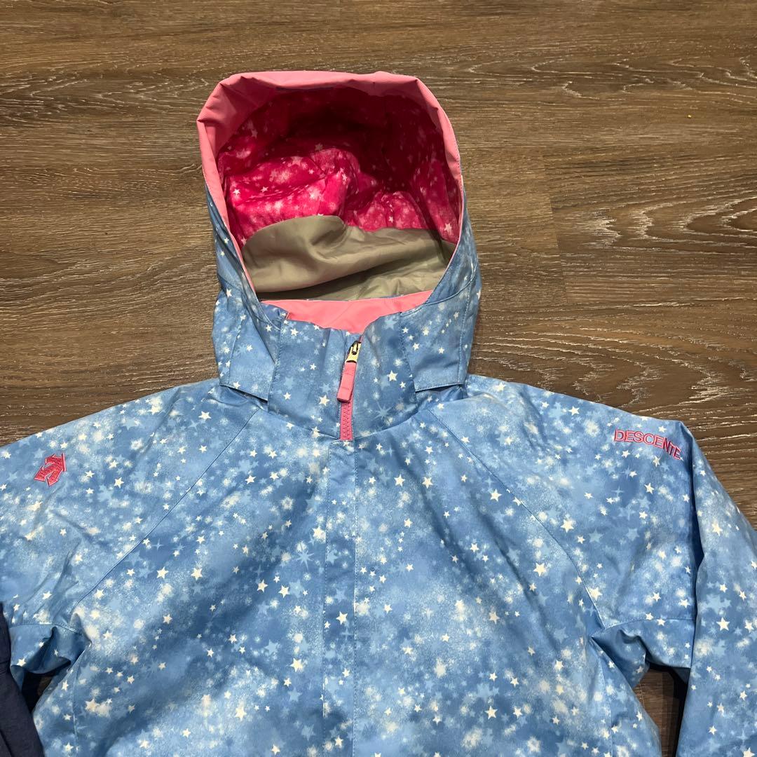 デサントほぼ未使用　150 女の子　スキーウェア 上下　スノーウェア