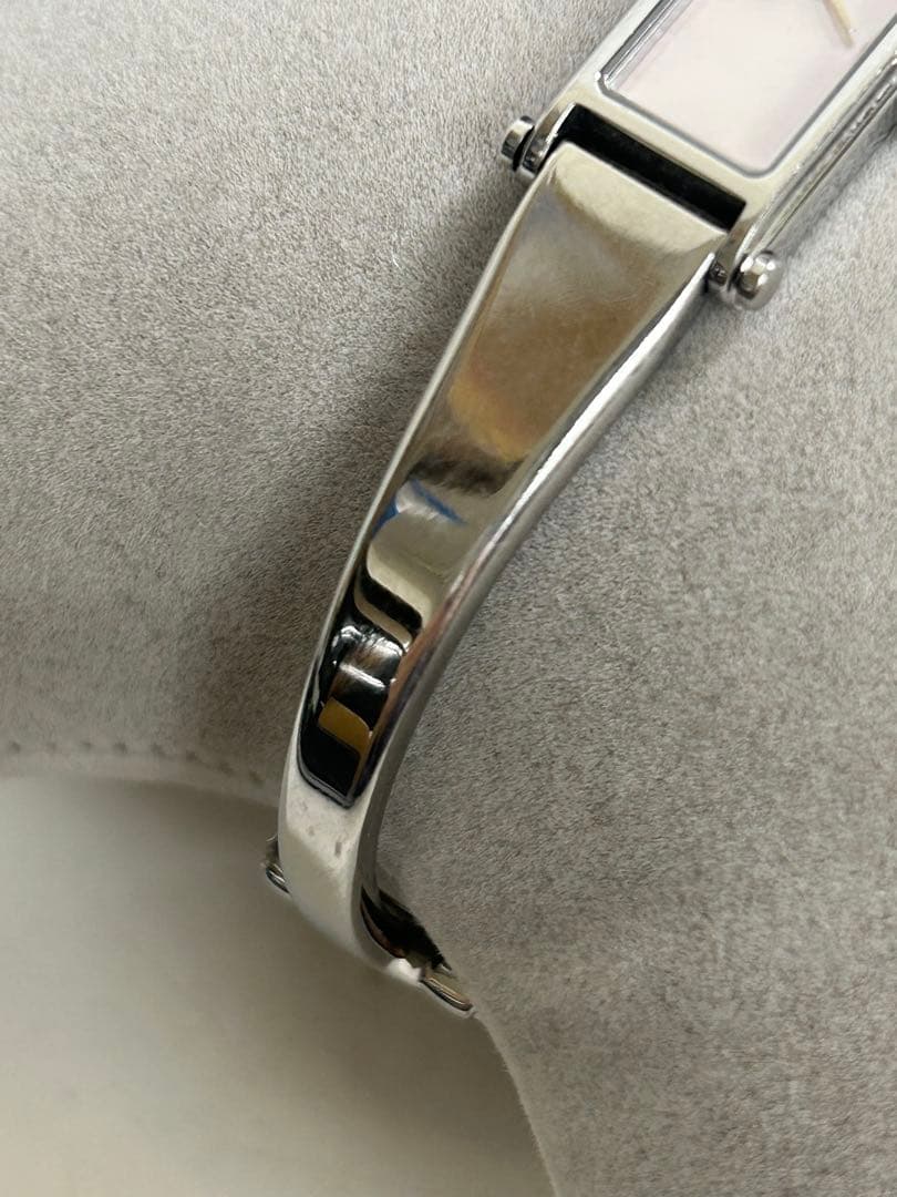 GUCCI 1500 L 腕時計　ダイヤモンドシェル文字盤