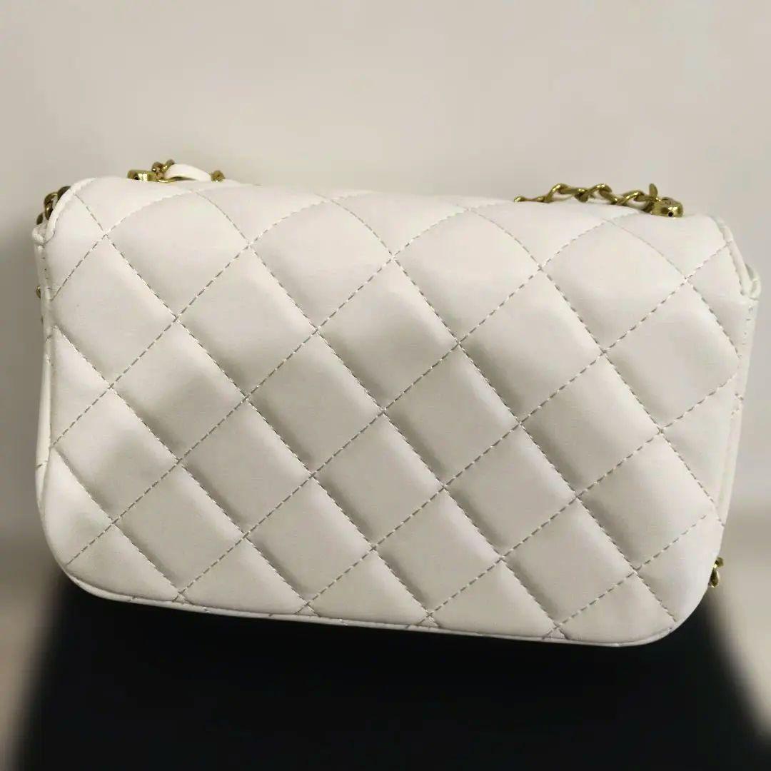 CHANEL　ノベルティ　チェーンショルダーバッグ　ホワイト