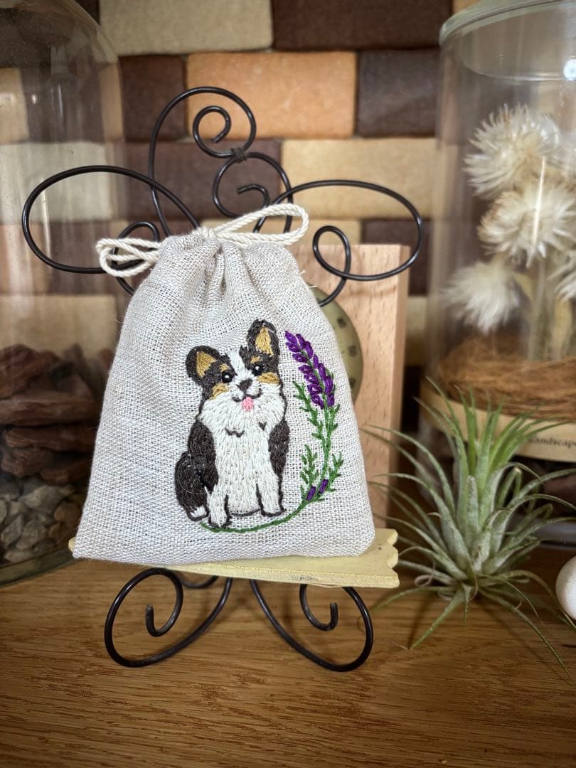 犬の刺繍入りラベンダーサシェ