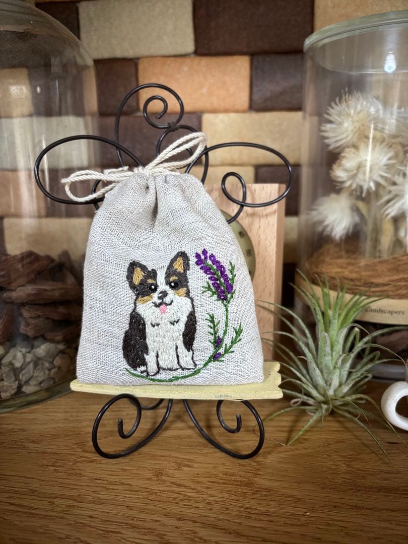 犬の刺繍入りラベンダーサシェ