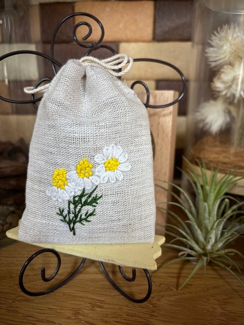 犬の刺繍入りラベンダーサシェ