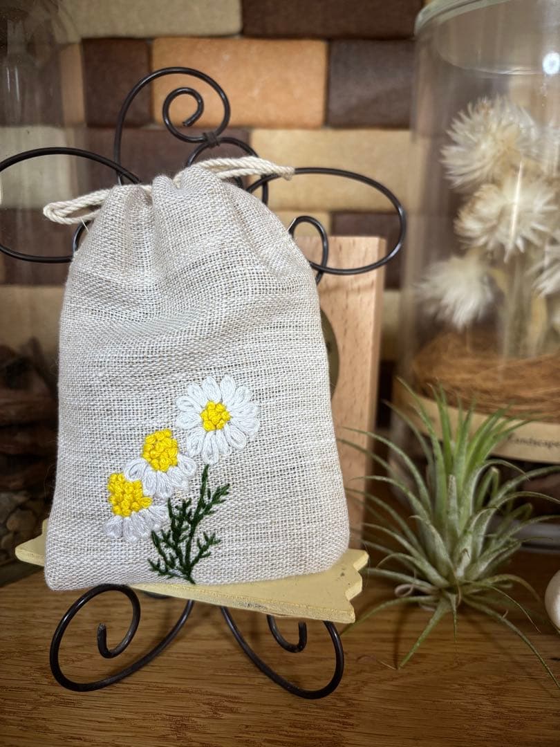 犬の刺繍入りラベンダーサシェ