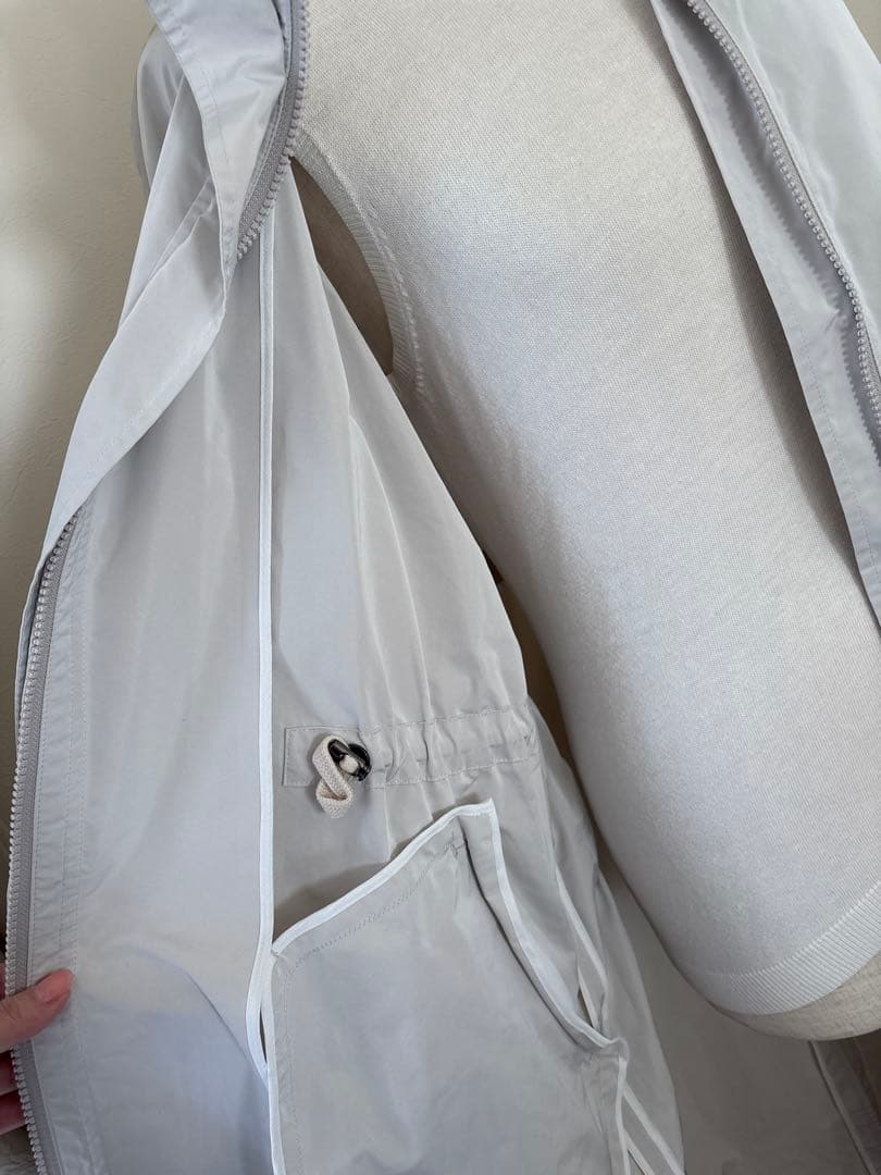 美品　swinswing イタリア生地　ナイロン　タフタコート　40サイズ