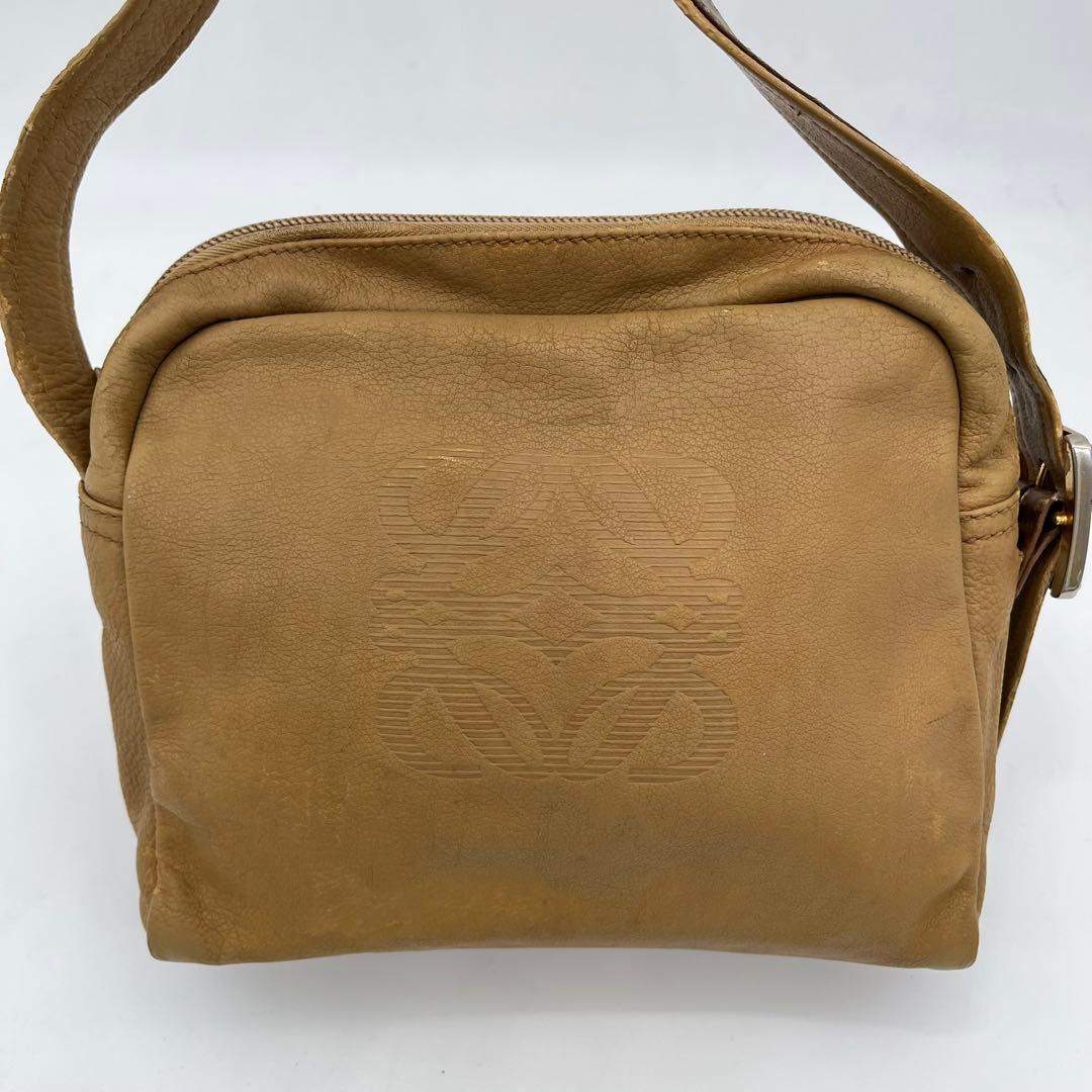 LOEWE ショルダーバッグ ポシェット 斜めがけ アナグラム ロゴ型押し 本革