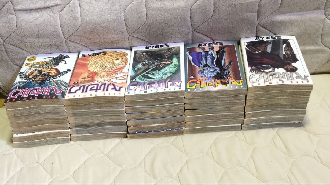 ★初版あり　激レアヤングアニマル　BERSERK ベルセルク　三浦建太郎　35冊