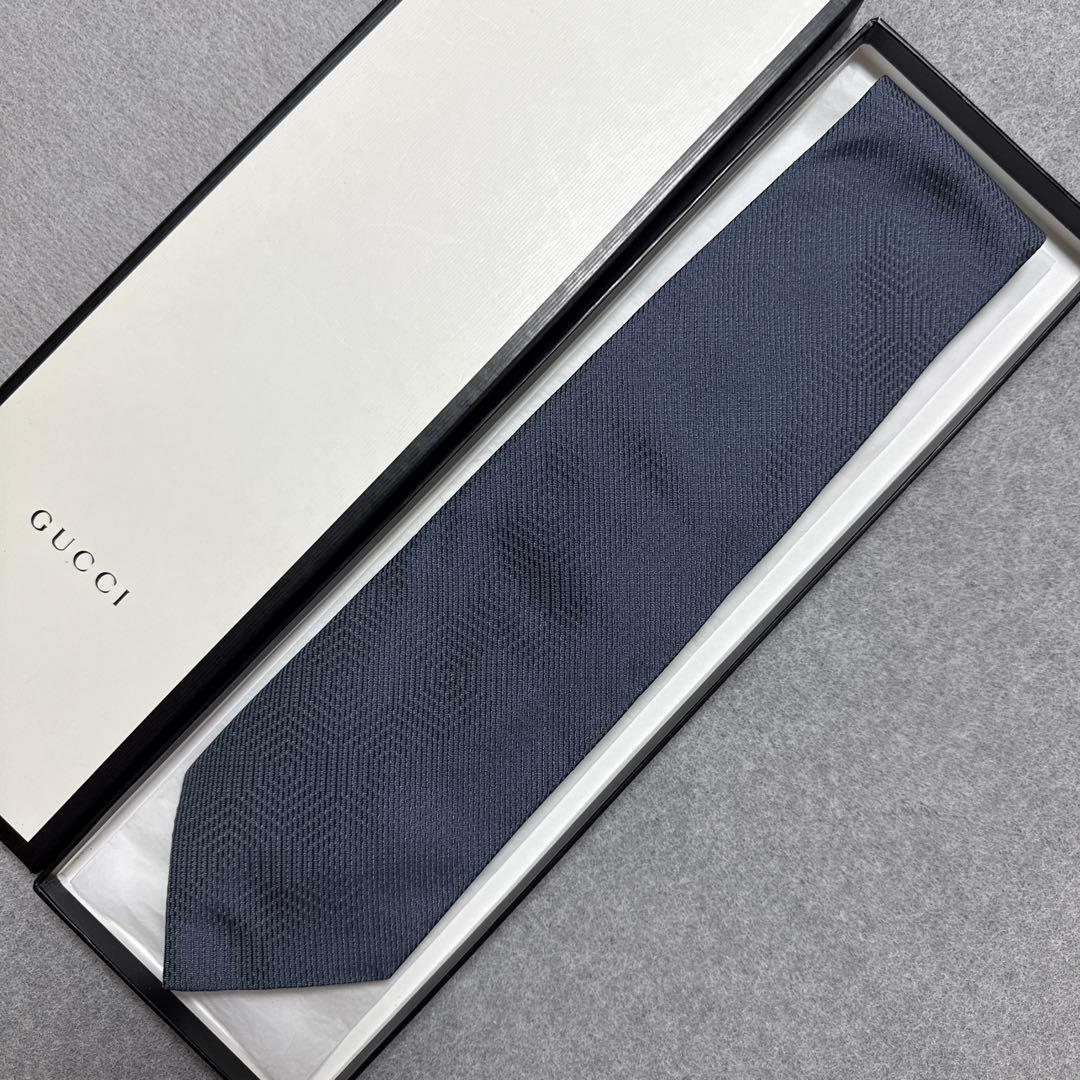 未使用タグ付　グッチ　ネクタイ　グレー　シルクジャガード