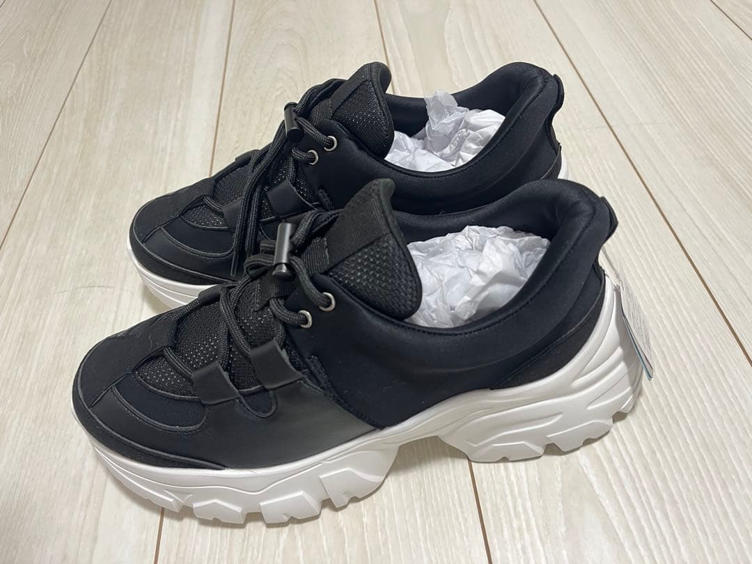 夫が寝たあとにスニーカー　黒　Mサイズ　瞬履きスニーカー