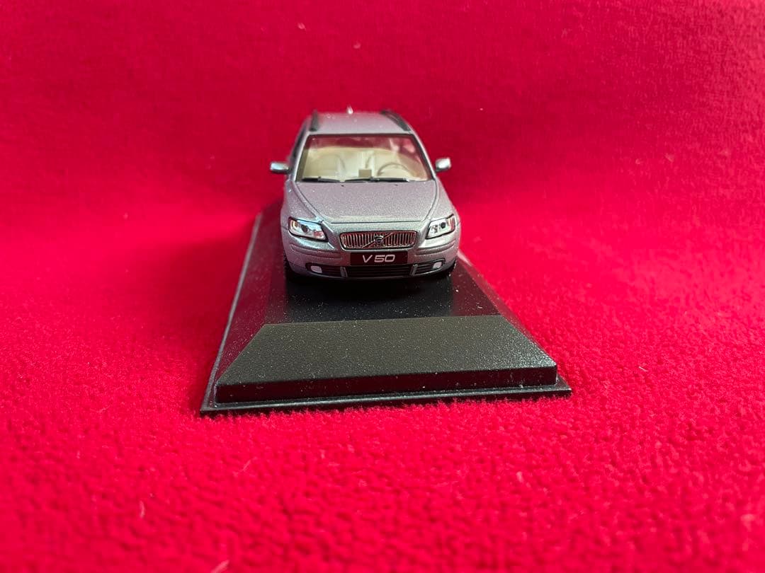 ミニカー　1/43　ボルボ　V50 ディーラー正規品　モデルカー