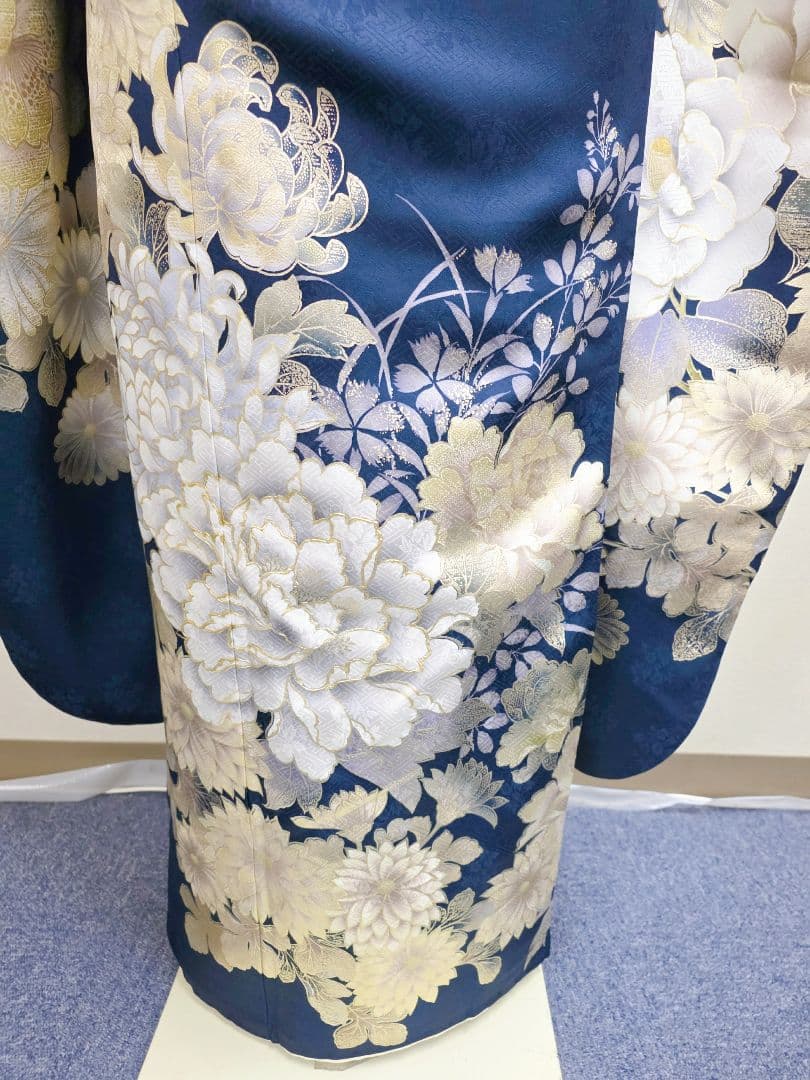 【157~170センチぐらいの方が適応サイズ】振袖のみ　るなのあ紺色