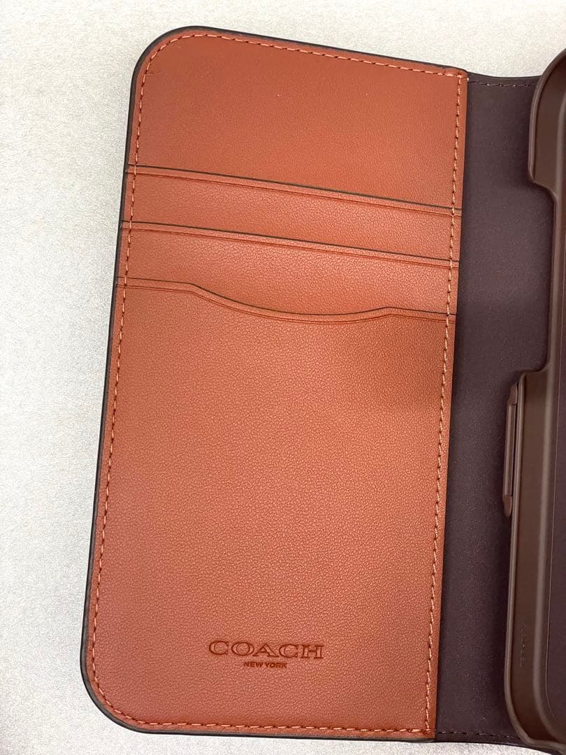iPhone15 COACH手帳型ケース
