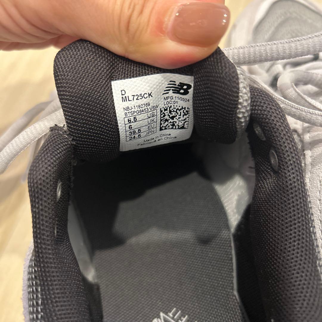 New Balance 725 グレー スニーカー