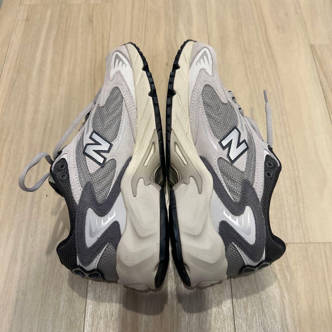 New Balance 725 グレー スニーカー