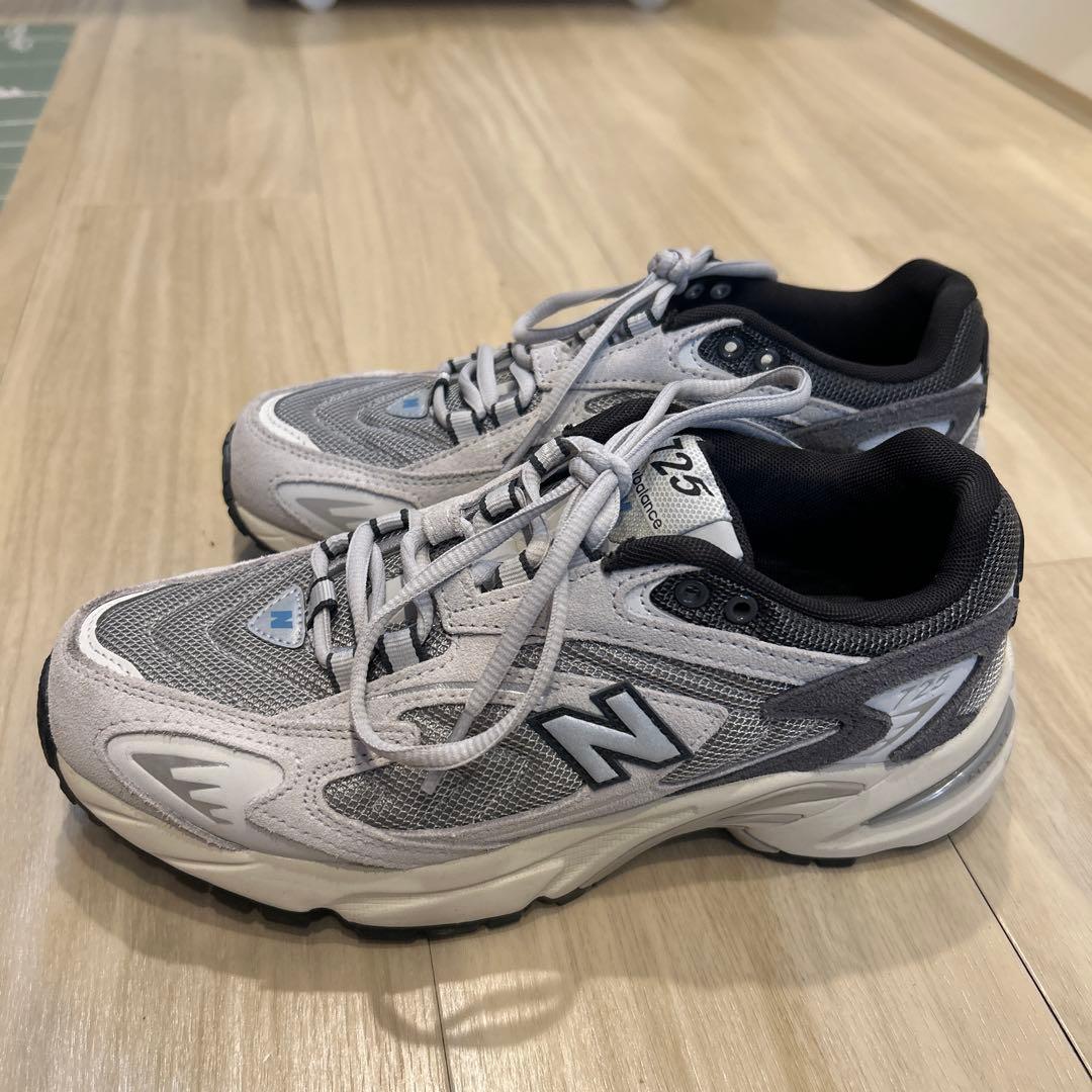 New Balance 725 グレー スニーカー