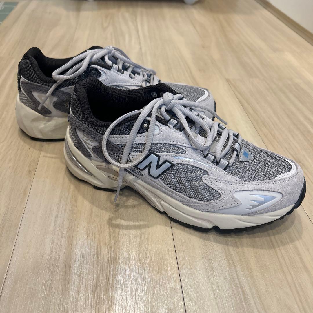 New Balance 725 グレー スニーカー