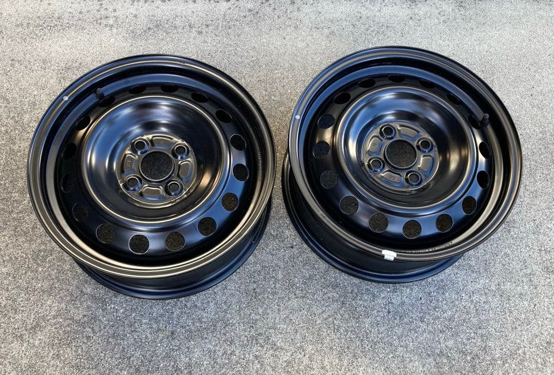 トヨタ　アクア　純正　スチールホイール①