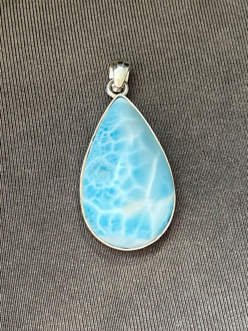 天然石ラリマー☆高品質！しずく型ペンダントトップワク付き☆ブルー＆模様が美しい！