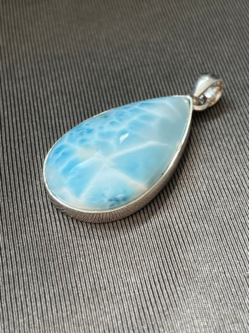 天然石ラリマー☆高品質！しずく型ペンダントトップワク付き☆ブルー＆模様が美しい！