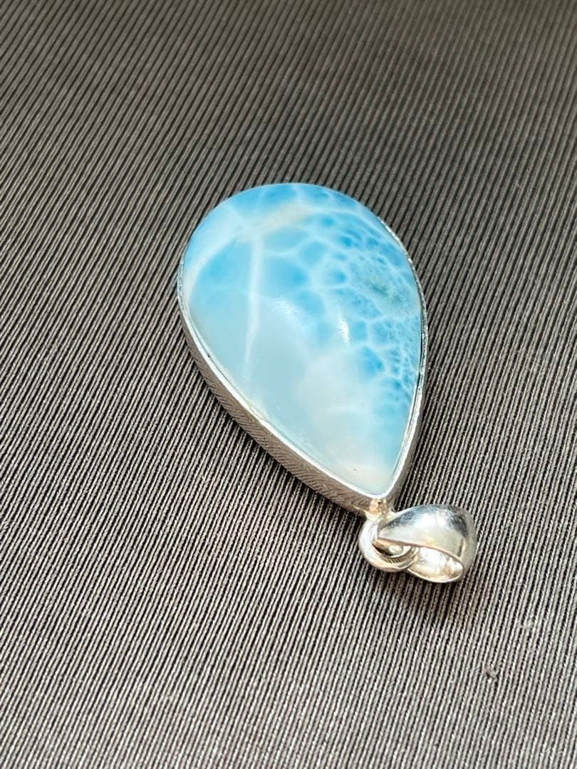 天然石ラリマー☆高品質！しずく型ペンダントトップワク付き☆ブルー＆模様が美しい！