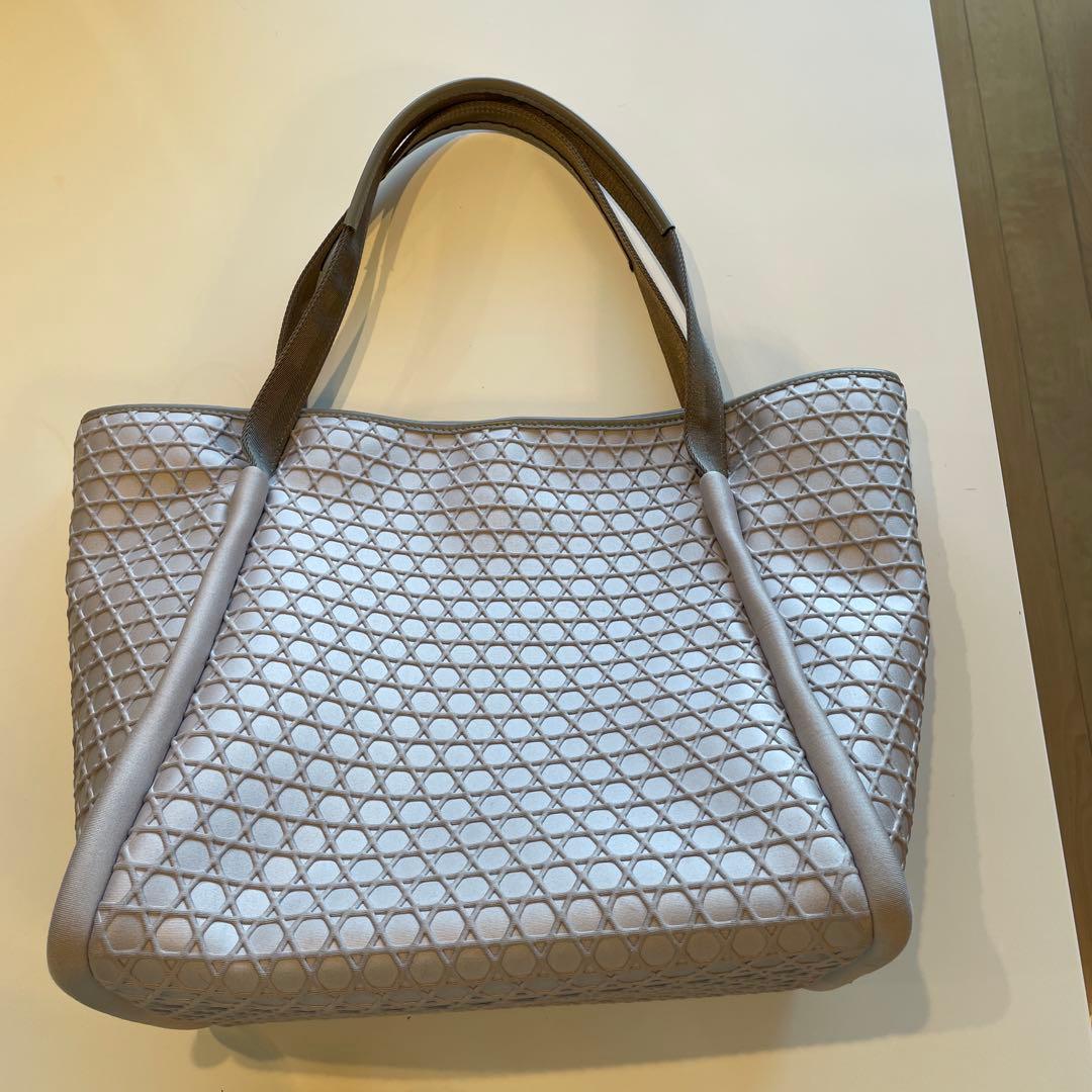 ♡極美品✨LAQUOH ラクーオ　エンボスボンディング　トート　♡