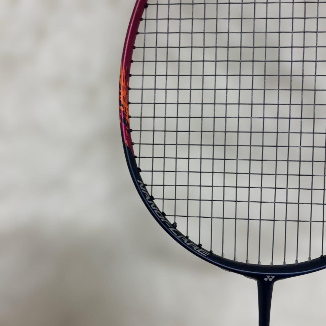 【極美品】ヨネックス　バドミントンラケット ナノフレア700