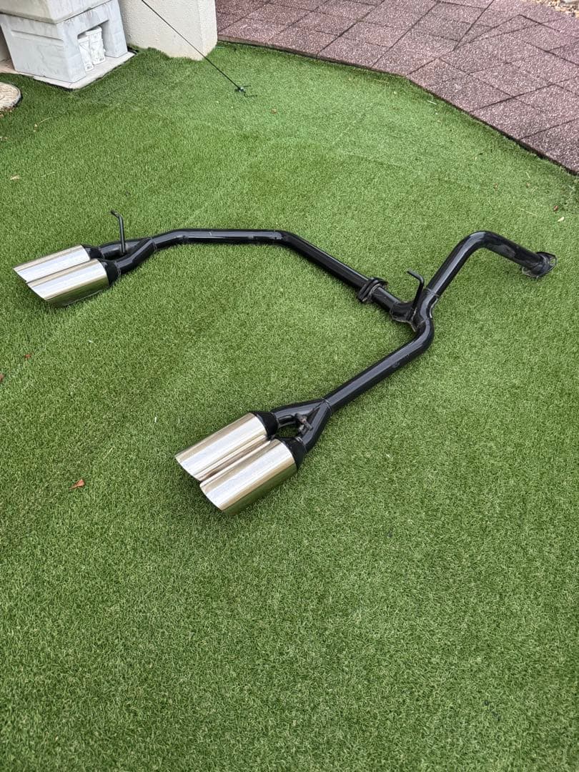 30プリウス　爆音皇帝４本出しマフラー