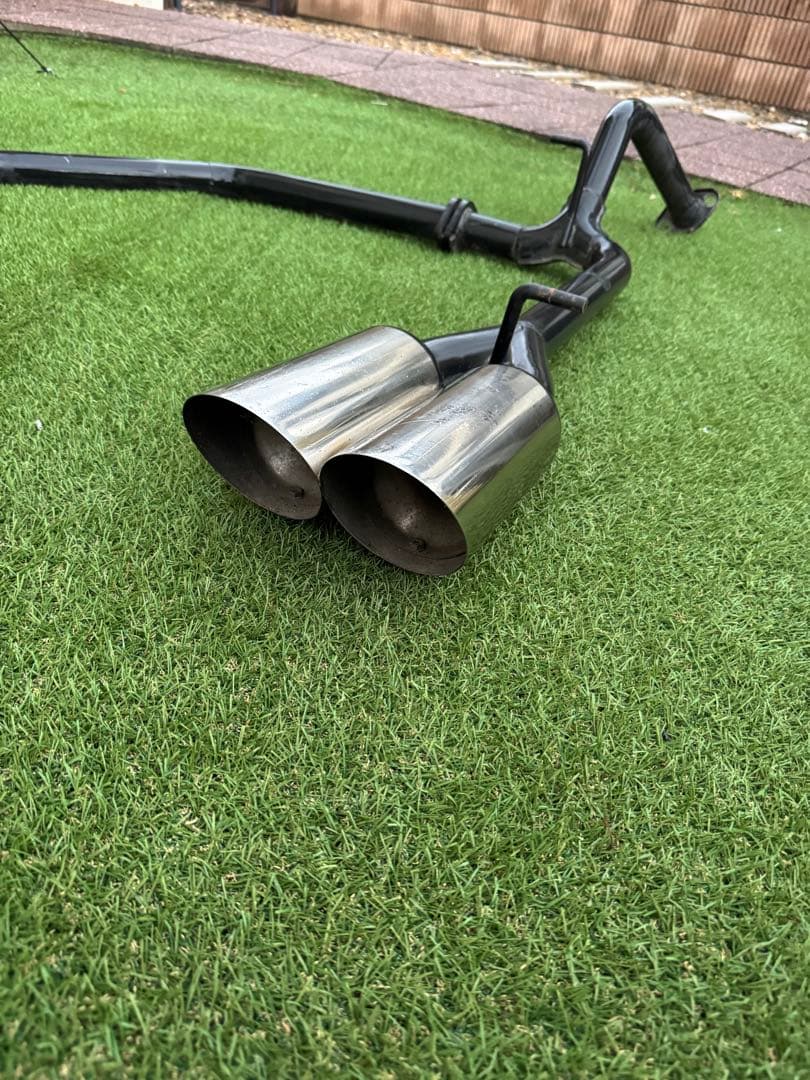 30プリウス　爆音皇帝４本出しマフラー