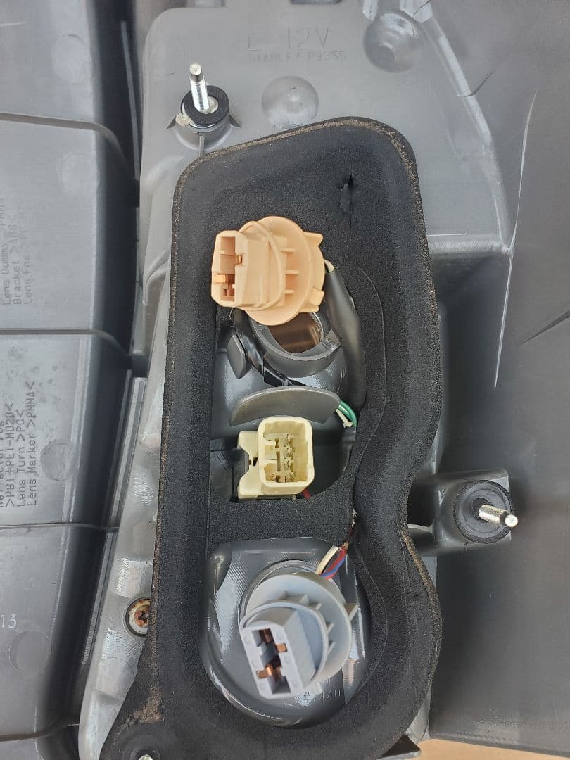 【 良品】☆プリウスアルフア　テールランプ☆