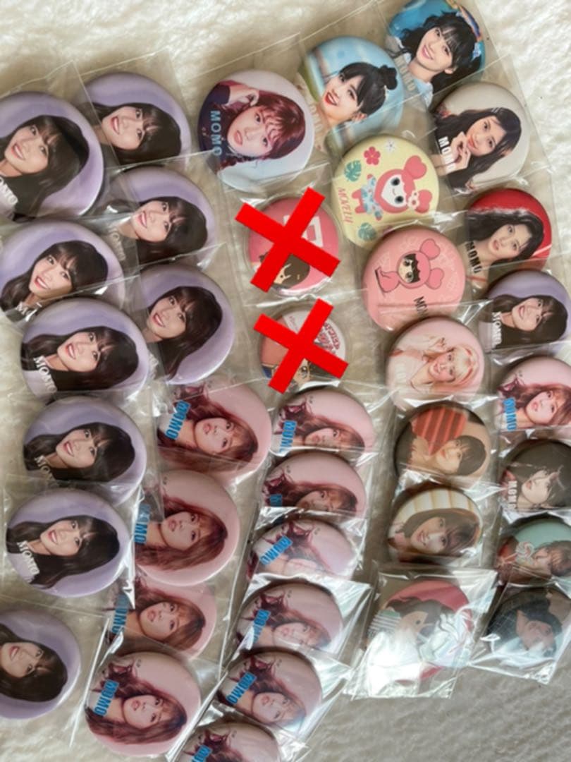 TWICEモモ缶バッチ