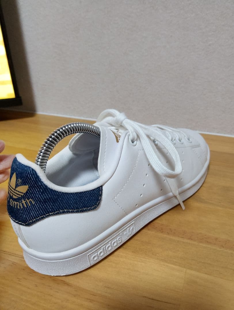 adidas スニーカー ホワイト