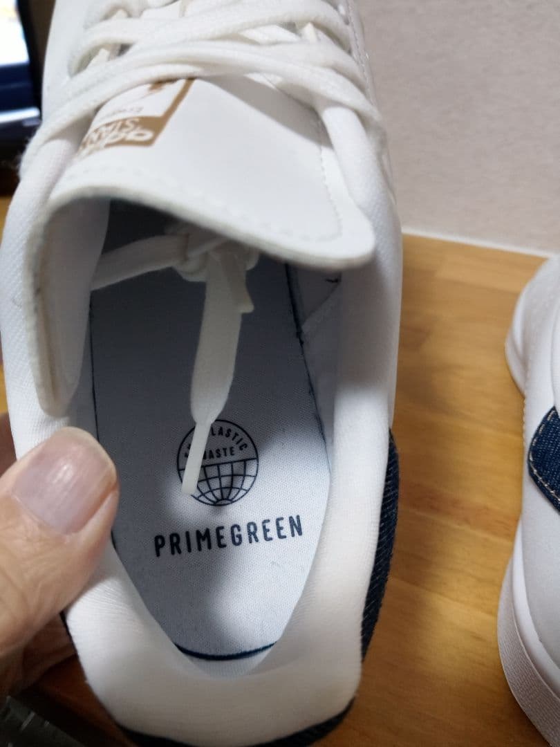 adidas スニーカー ホワイト